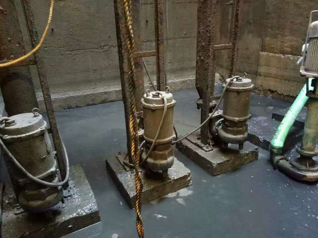 博野污水池清理